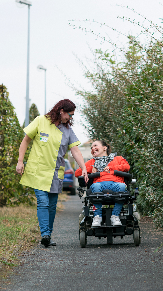 Aide à domicile avec handicapé sortir de l'isolement